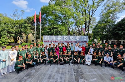 View - 	Sĩ quan trẻ Việt Nam, Trung Quốc thăm Trường Đại học Sư phạm Quảng Tây